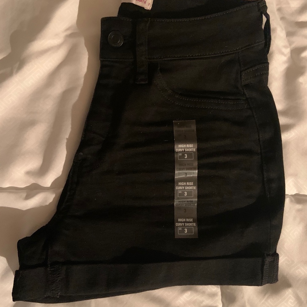 Women’s SO black high rise shortie shorts!